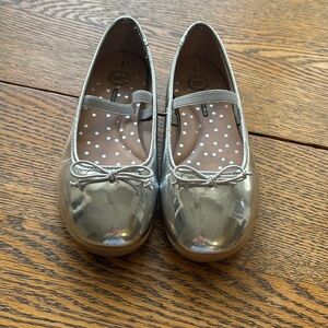 Size 1 kids silver/mirror ballet flats, only worn once!